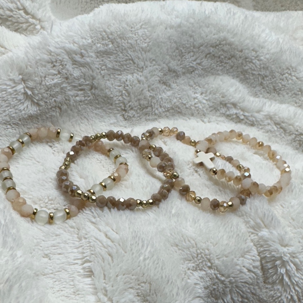 Beaded Bracelets Pretty Pink & Peachy Gold Mauve Set of 4 with Cross Charm NWOT - Picture 7 of 16